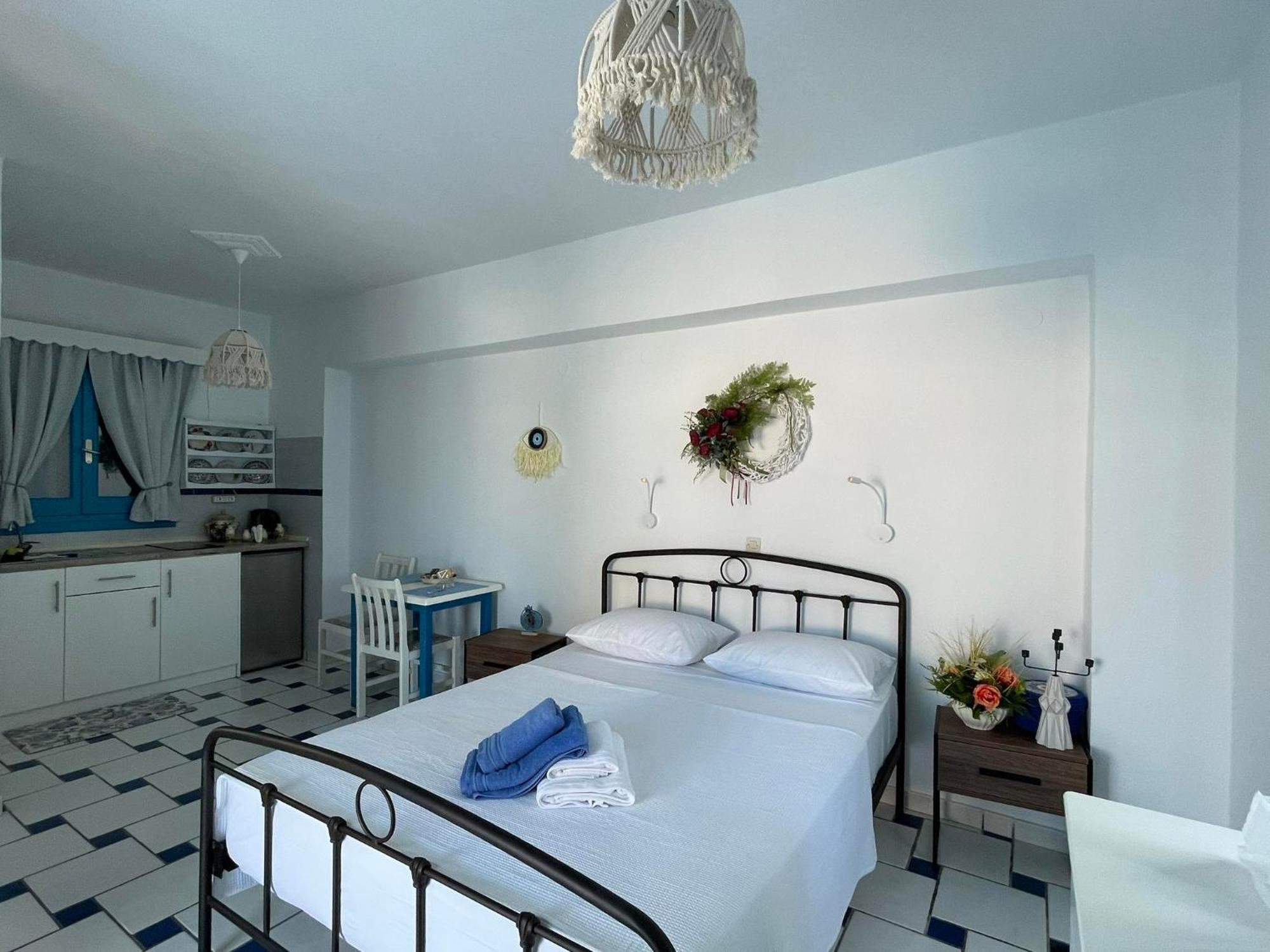 Giavasi Seaside Finiki Apartment Exterior photo