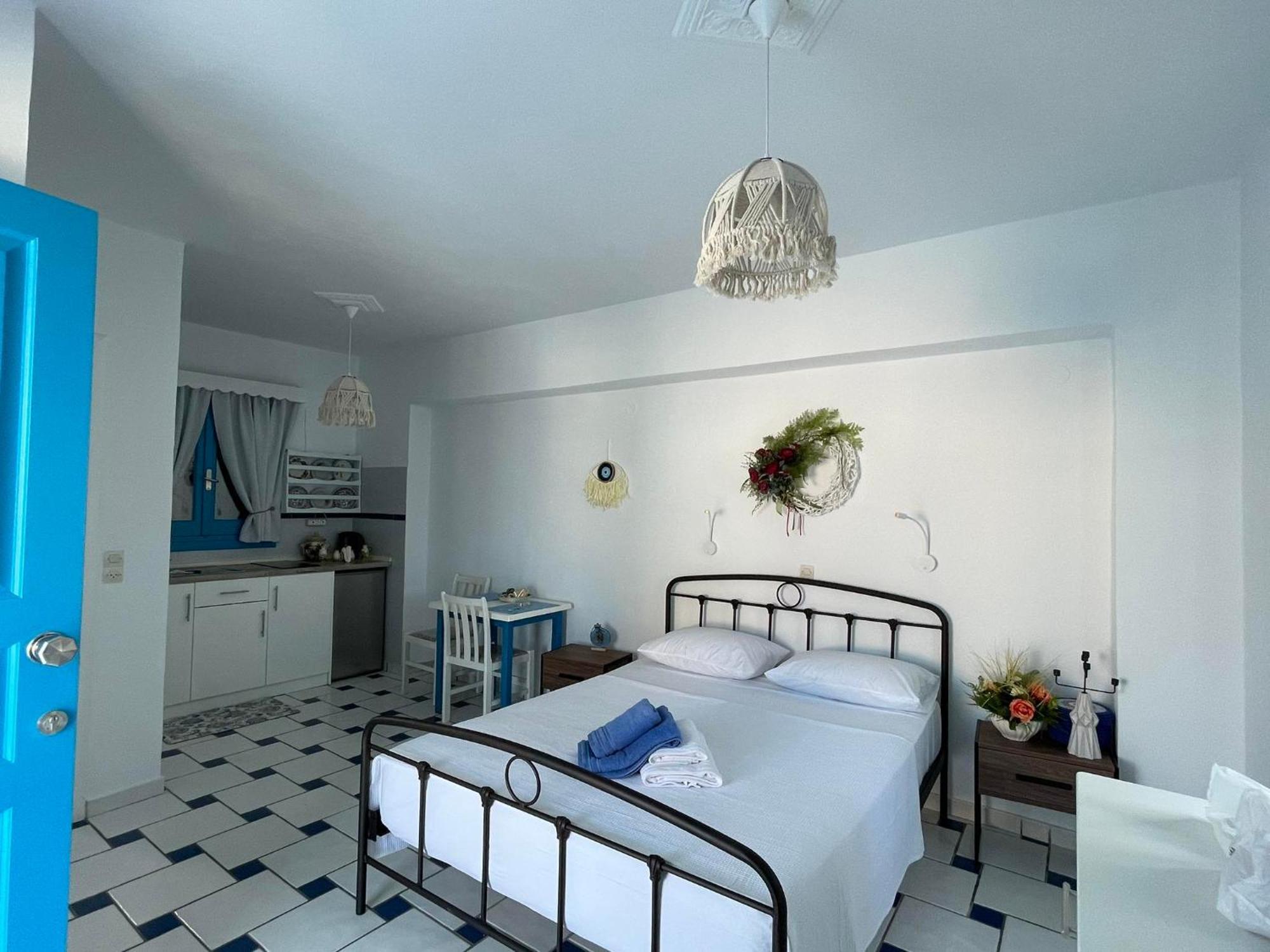 Giavasi Seaside Finiki Apartment Exterior photo